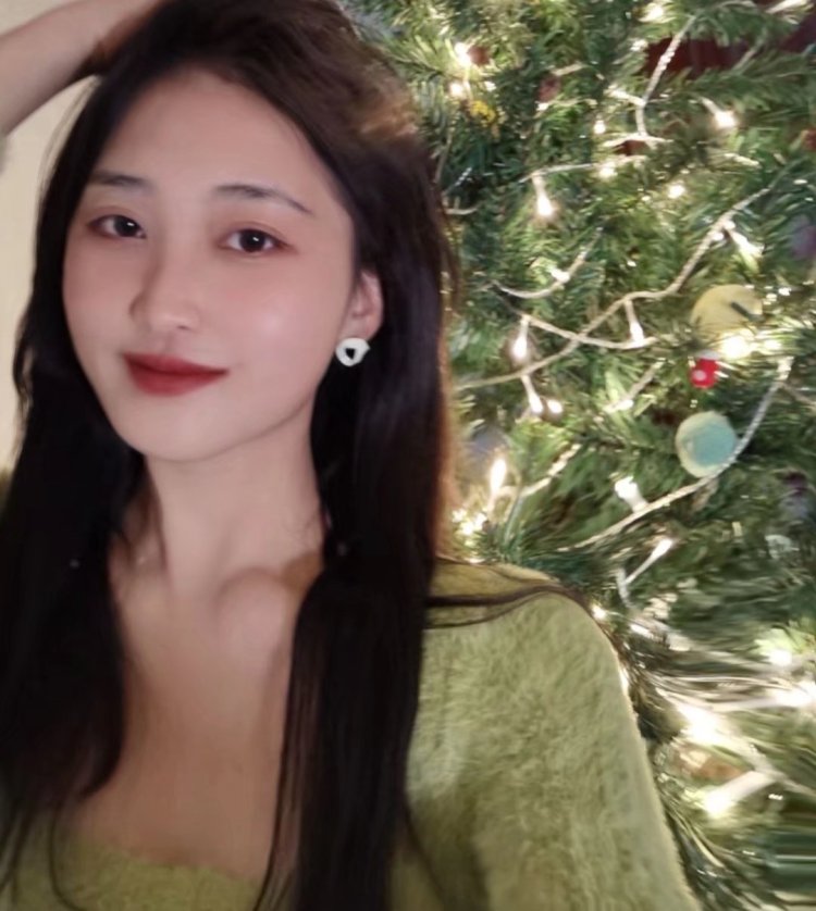 羊羊-广西壮族自治区·贵港市·港北区-抖音|微博|某红薯|淘宝|-身高153,体重80,身材匀称,比例较好,可接小个子服装,饰品,假发,寄拍,某红薯,抖音,微博,淘宝,拼多多,种草,买家秀,可驾驭多种风格,可爱,温柔,气质,小性感,辣妹,旗袍,冷清,jk。