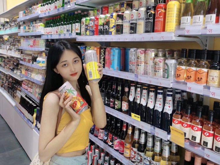 羊羊-广西壮族自治区·贵港市·港北区-抖音|微博|某红薯|淘宝|-身高153,体重80,身材匀称,比例较好,可接小个子服装,饰品,假发,寄拍,某红薯,抖音,微博,淘宝,拼多多,种草,买家秀,可驾驭多种风格,可爱,温柔,气质,小性感,辣妹,旗袍,冷清,jk。