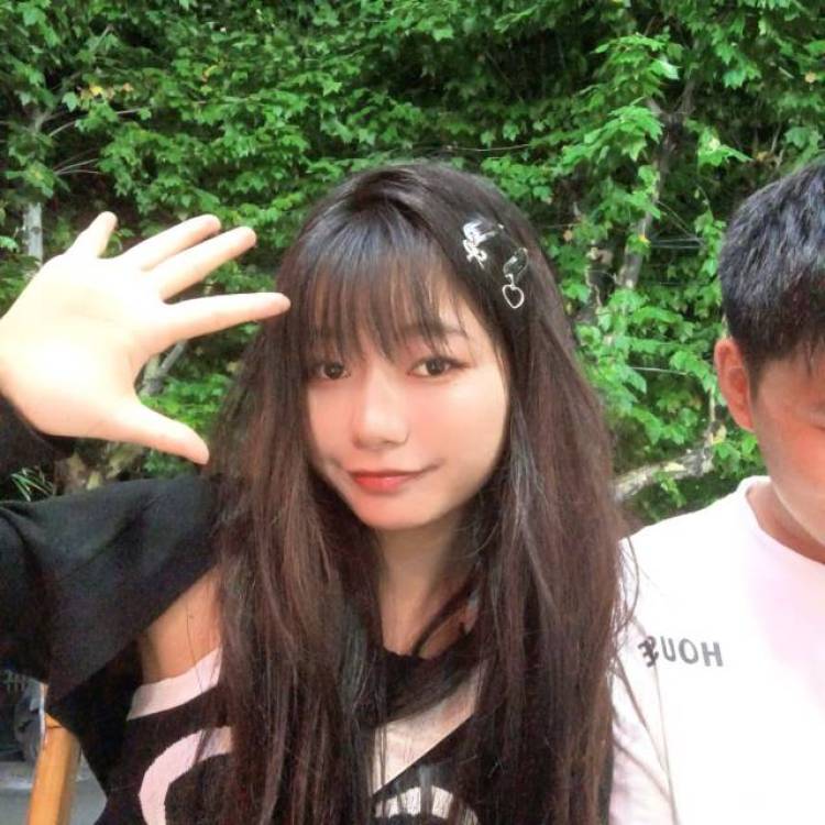 WANGXUE-贵州省·六盘水市·钟山区--本人身高158cm,体重44kg。可以接拍衣服,买家秀,探店,跳舞,想找兼职赚钱,学习经验,不怕吃苦受累,请给我一个机会。