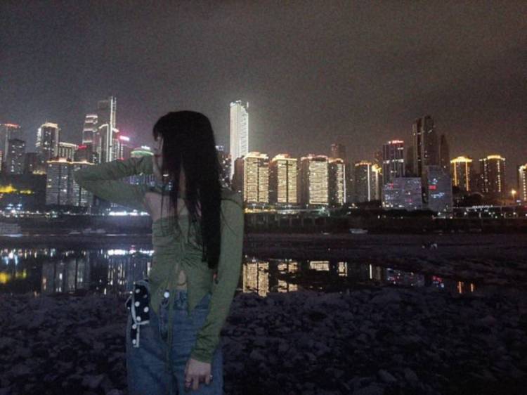 WANGXUE-贵州省·六盘水市·钟山区--本人身高158cm,体重44kg。可以接拍衣服,买家秀,探店,跳舞,想找兼职赚钱,学习经验,不怕吃苦受累,请给我一个机会。