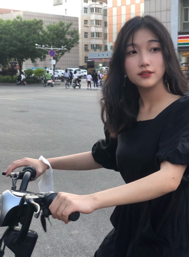 .-山西省·晋中市·寿阳县-快手 抖音-本人一位在校学生 希望赚点零花钱 接买家秀 喜欢跳舞 一位行走的百变马丁 颜值不稳定