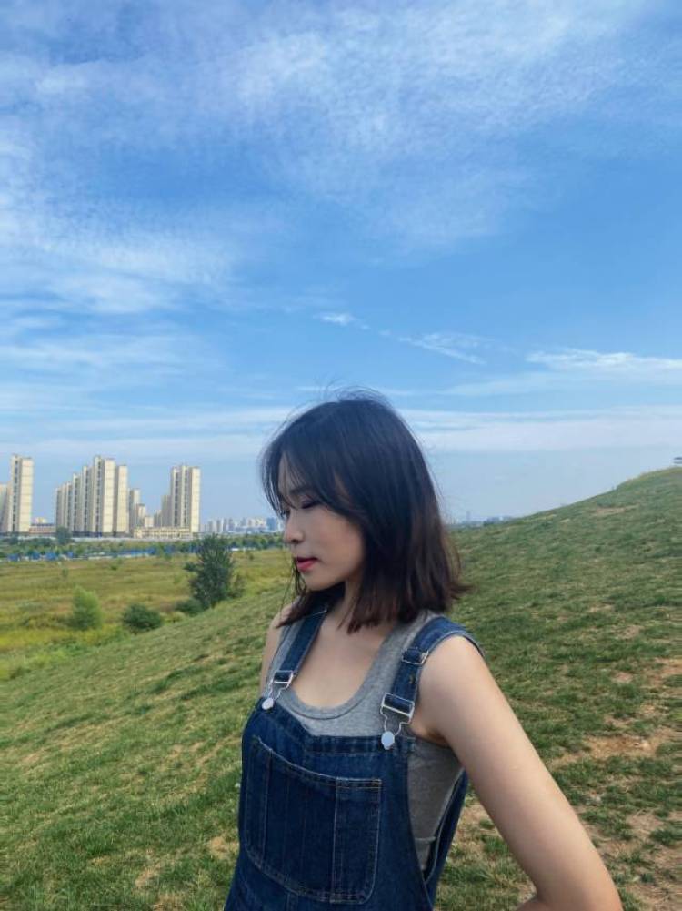 咕咕鸡-山东省·泰安市·泰山区--学生党一枚，168cm55kg，拍照修图都会一点，出图快，不墨迹