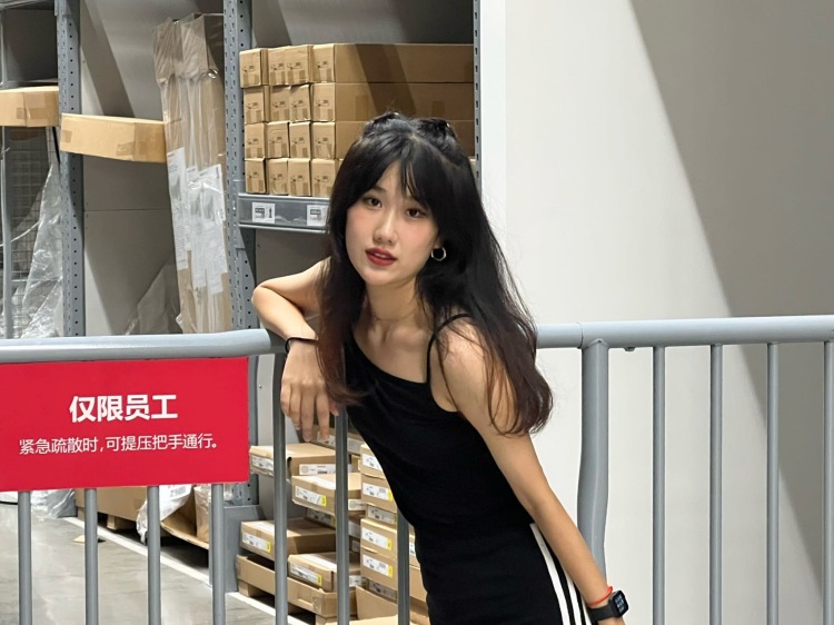 番茄酱-福建省·福州市·仓山区--身高 168cm
体重 51kg
擅长 穿搭拍照写文案
接衣服饰品寄拍
价格可议