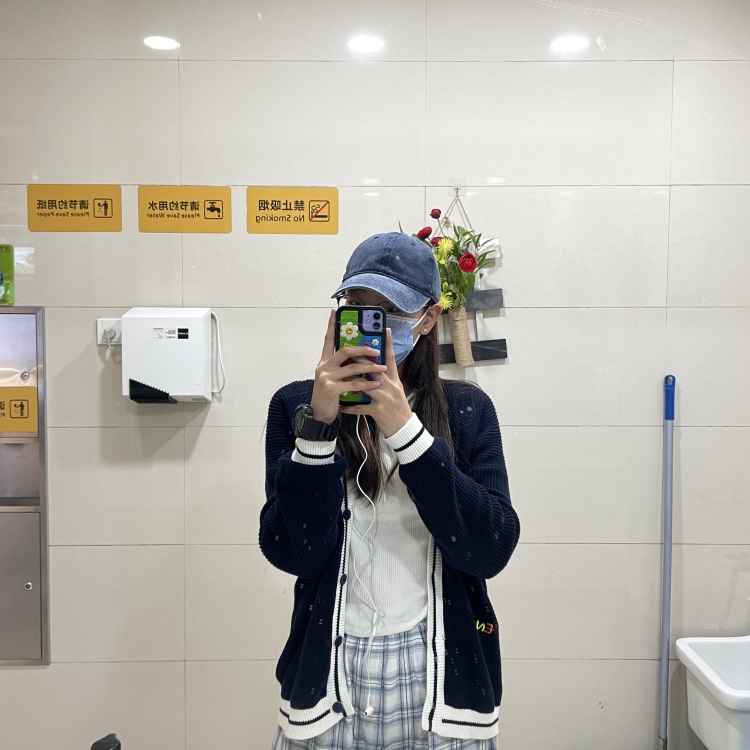 Sun1Fei-吉林省·长春市·朝阳区--身高172体重52大学生视觉传达设计专业在读，素人想接寄拍。