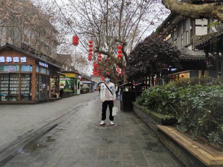 Tizzy-北京市·北京市·东城区--175cm 120斤
长得挺好 声音好听
在校大学生 可以尝试兼职直播 善于学习 骗子勿扰 警觉很高
希望可以被代入圈子