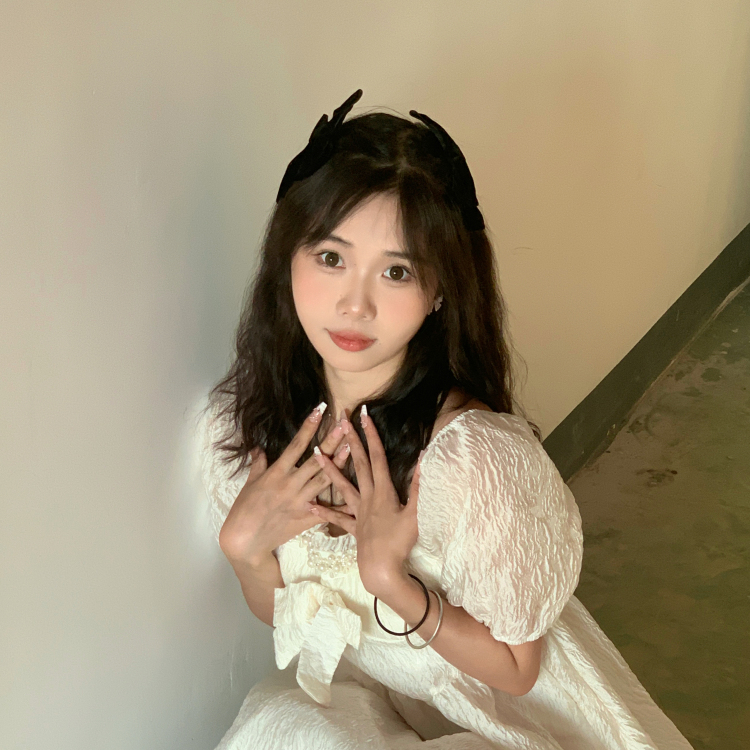 Aaiss_-湖南省·长沙市·望城区-某红薯｜抖音-·接寄拍！！！
·在校大三学生在小🍠平台分享一日三餐日常饮食生活volg 和plog 
·小🍠平台已有700+粉丝，粉丝数量也在日益增长！
·会拍照📷  会P图  会录制视频  会剪辑视频