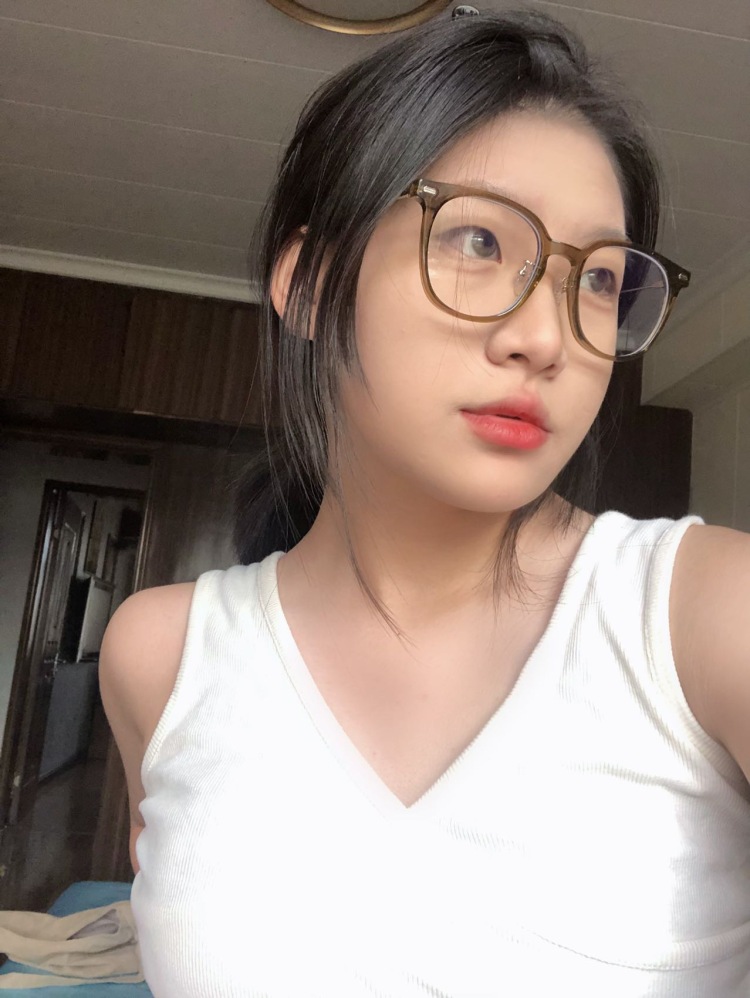 喂喂一魏-陕西省·宝鸡市·渭滨区--快手快1k粉 会拍会摆会p图 价格低
可露脸 包包化妆品卫衣裤子饰品均可接单