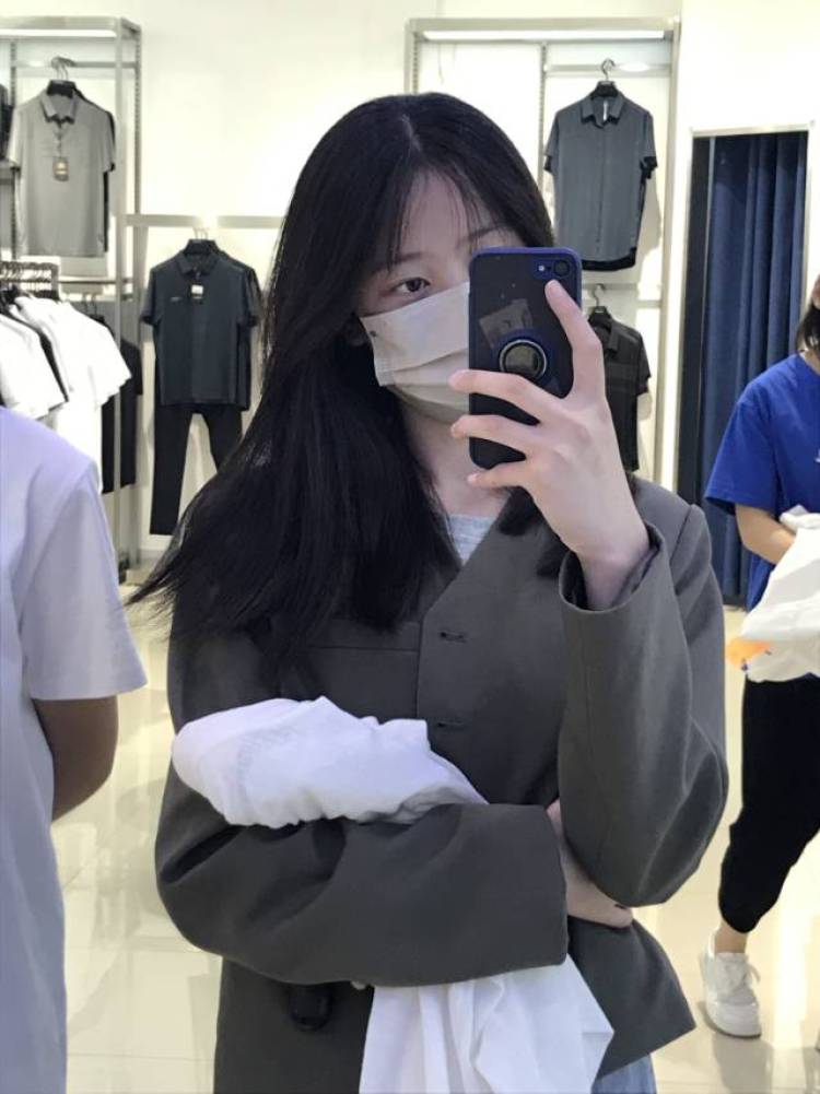 Y-河南省·郑州市·金水区-快手抖音某红薯-在校16岁学生 寄拍和送拍都可以的 任何风格都ok 出图快 看看我咯~