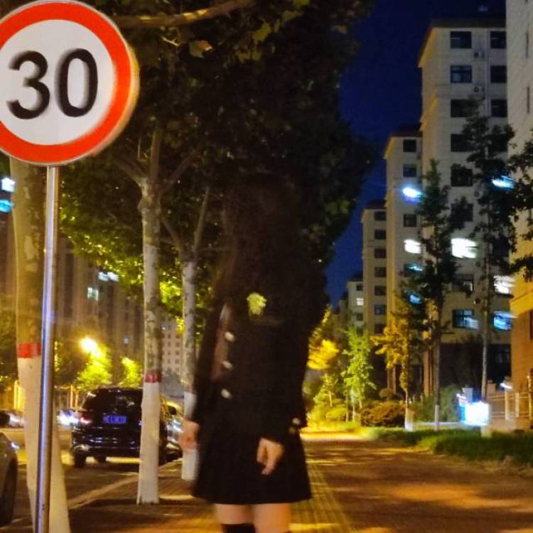 李乐乐-河南省·安阳市·内黄县-快手-本人爱拍照 接寄拍 淘宝买家秀 开箱测评,lo裙,jk等,希望能多多关注我(>﹏<)
