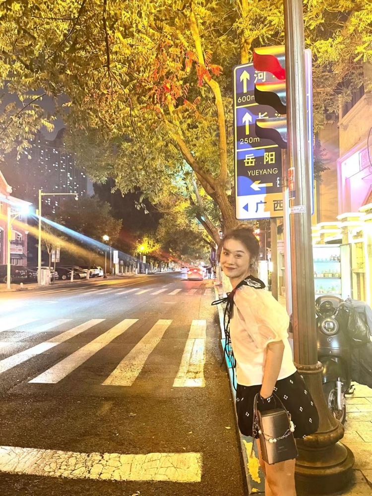 小雨-天津市·天津市·和平区-微博 某红薯-中国舞老师一枚， 热爱美妆，穿搭，拍照，探店。出片率高，诚信合作。
