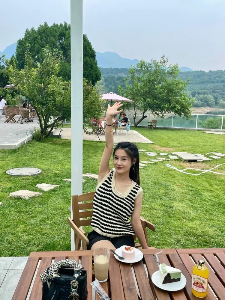 小雨-天津市·天津市·和平区-微博 某红薯-中国舞老师一枚， 热爱美妆，穿搭，拍照，探店。出片率高，诚信合作。