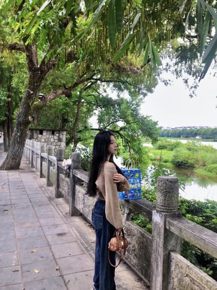 JIU.-广西壮族自治区·桂林市·灵川县--会跳舞 P图 穿搭 推广 化妆 可以接衣服 包包 鞋子 饰品 和其他小物件的单 需要的商家联系我