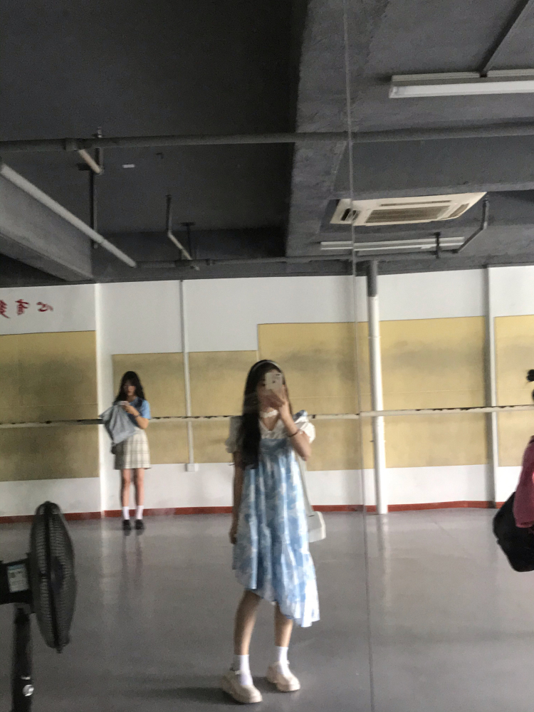 JIU.-广西壮族自治区·桂林市·灵川县--会跳舞 P图 穿搭 推广 化妆 可以接衣服 包包 鞋子 饰品 和其他小物件的单 需要的商家联系我