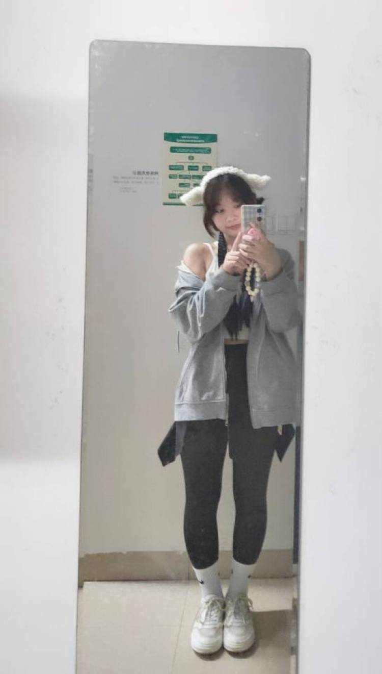 把星星揉进汤圆里.-广西壮族自治区·北海市·银海区--身高160,体重53,爱运动,有耐心,梨形身材,适合各种风格,可以长期合作,拍的不好,可以再拍