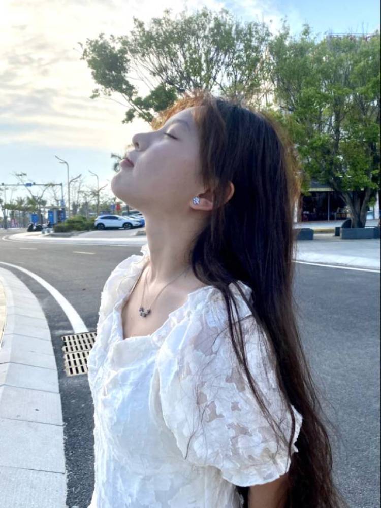把星星揉进汤圆里.-广西壮族自治区·北海市·银海区--身高160,体重53,爱运动,有耐心,梨形身材,适合各种风格,可以长期合作,拍的不好,可以再拍