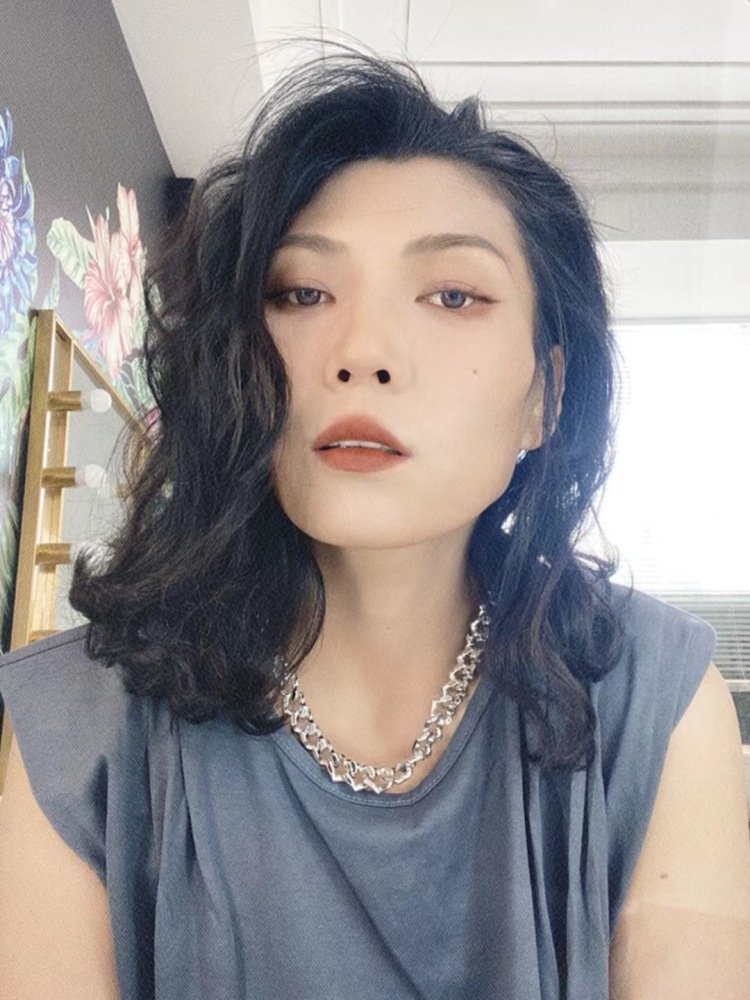 A化妆师 -亚亚-山东省·聊城市·东昌府区--大家好我是 亚亚
我的职业是化妆师,平时超爱穿搭,爱拍照 ,会修图 脾气好,身高170体重140斤 ,想接寄拍 服装 配饰 ,可以做买家秀,测评种草