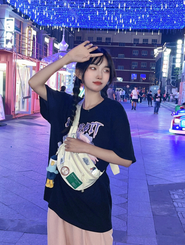 一万遍海-河南省·郑州市·二七区--身高168 穿鞋170 体重90可接衣服 裤子 鞋 帽子 饰品各种 不接暴露的 会弹琴审美好
