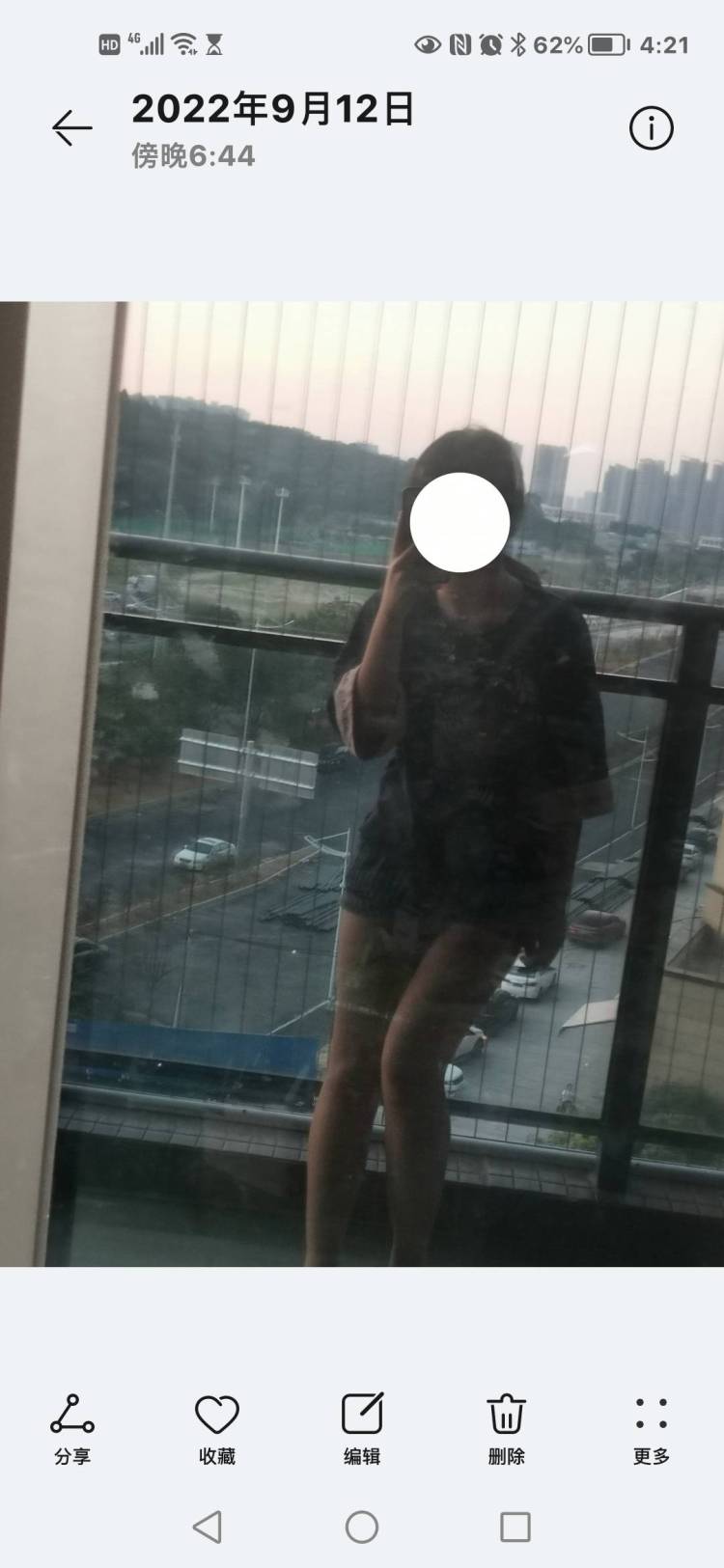 糊涂小鬼.-广东省·肇庆市·四会市--比较喜欢拍照 但还是学生 没有能力去买太多的衣服或首饰 喜欢休闲风 潮流风 拍照技术也还可以 商家可以康康我