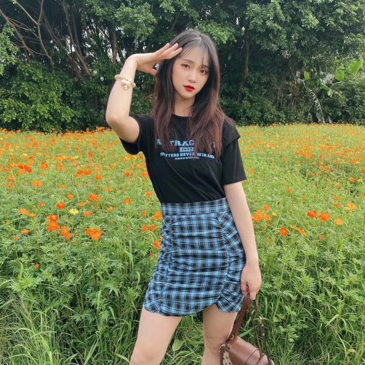 已在输入中-福建省·福州市·台江区--我个人比较喜欢健身和跳爵士,本身已经有马甲线了,目前身高167.体重在96-100来回跳动,比较喜欢自拍,穿好看的衣服