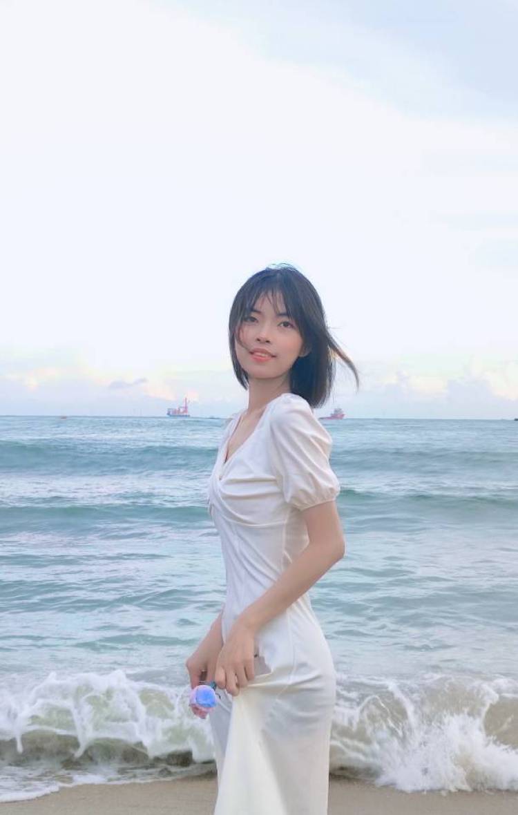 Iris 🐟-广东省·汕头市·龙湖区-抖音,微博,某红薯-精通拍照修图,照片排版,各种视频剪辑,可做各种买家秀(淘宝pdd都可,街拍,自拍…),好物测评种草