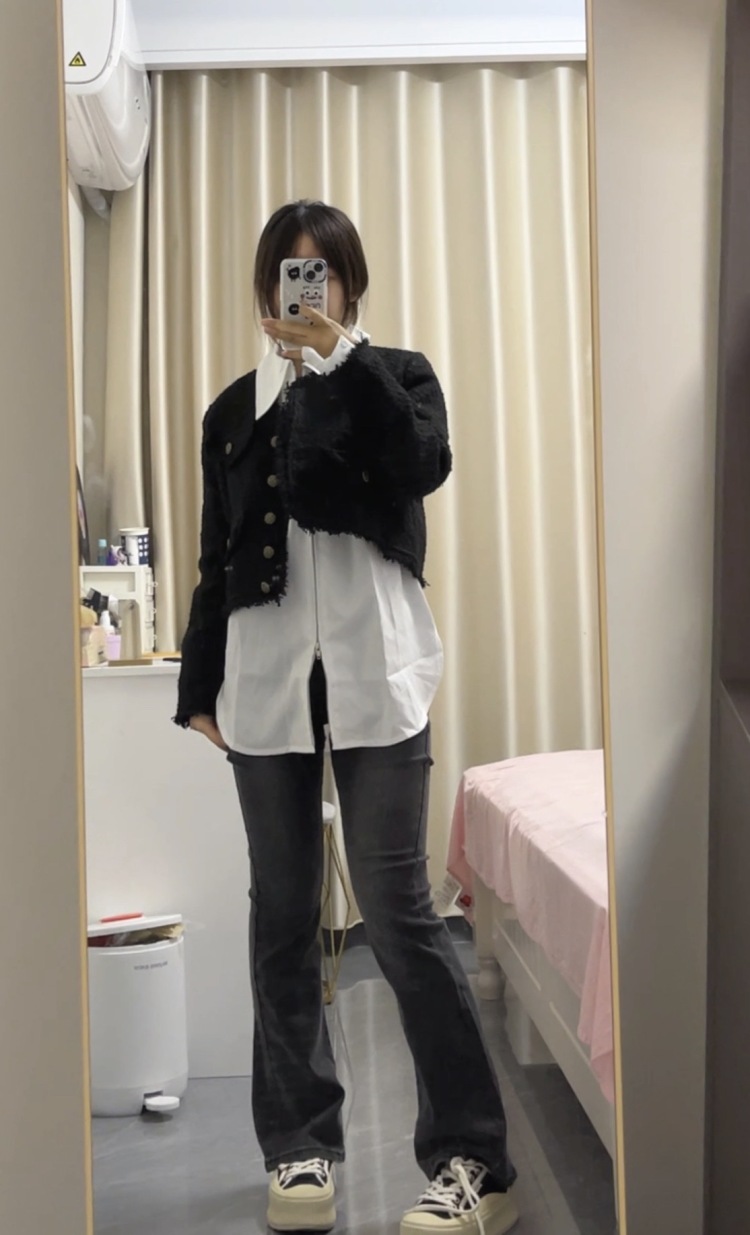 nana_-山东省·临沂市·罗庄区--平常喜欢拍拍照 这是自己的常服 如果要是有单的话背景不会那么杂乱 拍的会更专业些