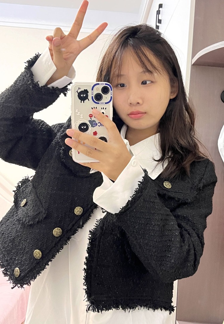 nana_-山东省·临沂市·罗庄区--平常喜欢拍拍照 这是自己的常服 如果要是有单的话背景不会那么杂乱 拍的会更专业些