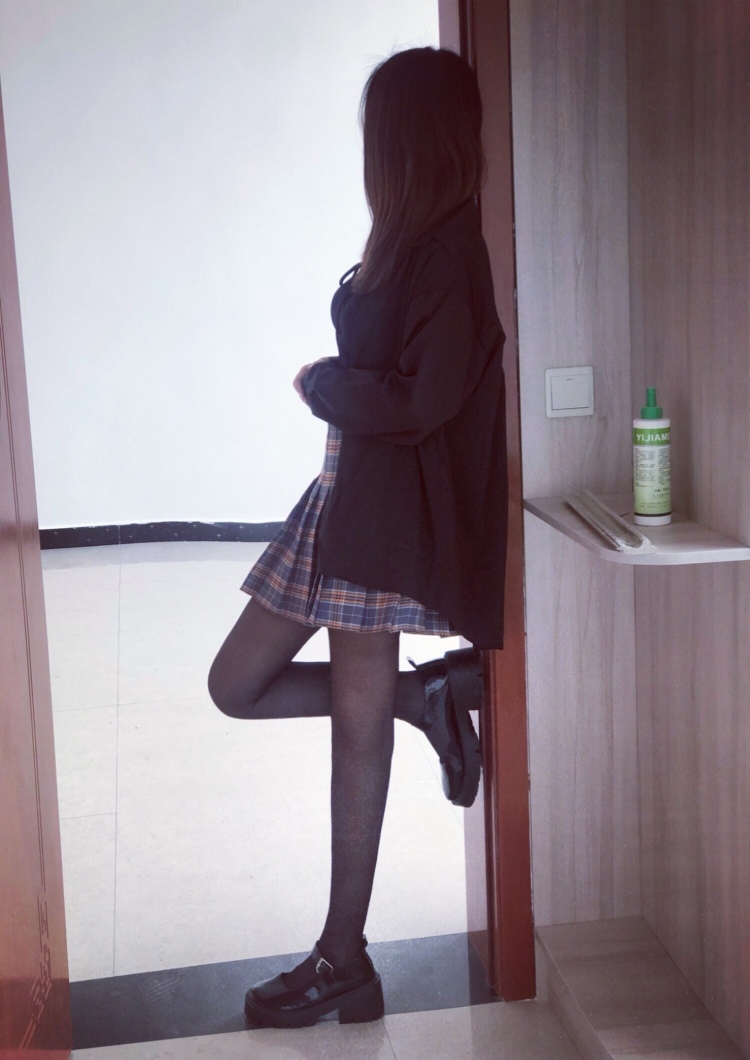 两 秋.-山西省·吕梁市·岚县--平时爱拍照 爱穿搭 喜欢护肤 身高167体重98 最大爱好就是拍照了