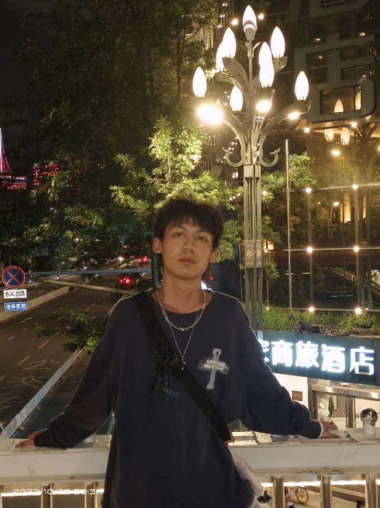 cnr-云南省·昆明市·嵩明县-抖音,快手-年龄20岁,身高178,体重110,大学生一枚,接寄拍单。平时喜欢搭配,体型很匀称,衣架子型身材。