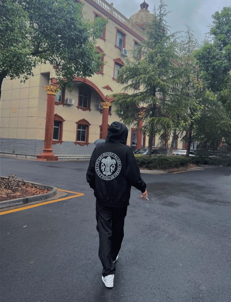T.-湖南省·常德市·鼎城区--接男装可接寄拍送拍 身高177厘米体重110斤 有一定搭配风格 价格商谈 推销勿来 推销勿来 推销勿来