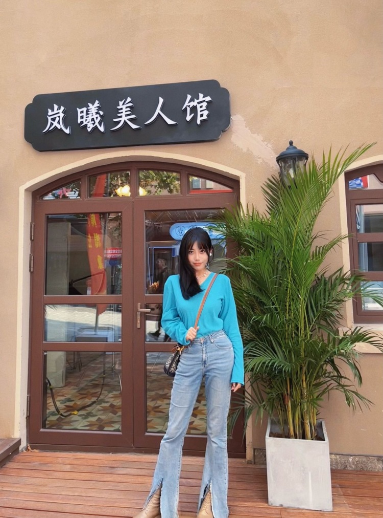 西西大王-山东省·青岛市·崂山区-某红薯-身高170 体重53
穿搭 美妆 好物 探店
红薯&dou音可合作~