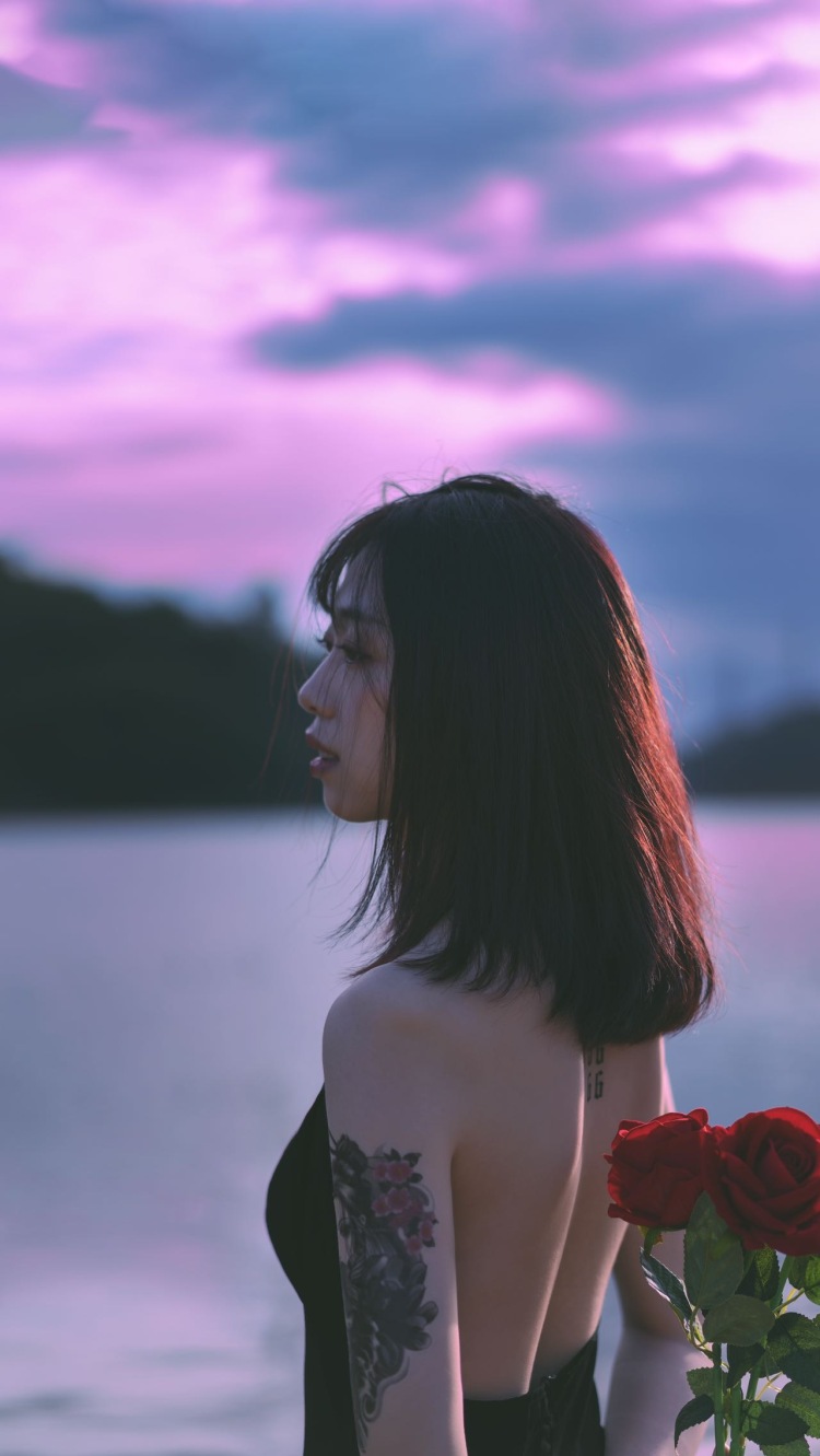 娜娜娜呐-福建省·福州市·鼓楼区-抖音-一个爱笑的女孩,风格百变,什么类型的衣服都会买,没有固定的风格。喜欢挑战不一样的自己,经常出去拍照,喜欢拍人物,拍景物,可以接寄拍,开箱测评,也可以拍推广视频,如果需要的话也可以进行带货直播,职业是老
