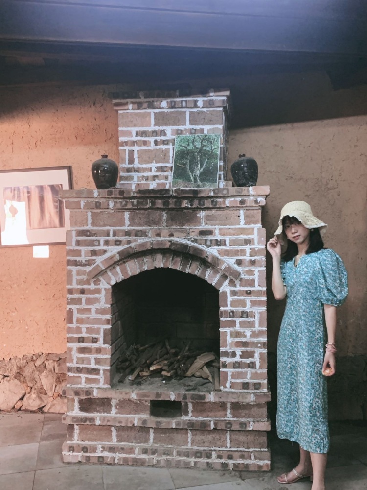娜娜娜呐-福建省·福州市·鼓楼区-抖音-一个爱笑的女孩,风格百变,什么类型的衣服都会买,没有固定的风格。喜欢挑战不一样的自己,经常出去拍照,喜欢拍人物,拍景物,可以接寄拍,开箱测评,也可以拍推广视频,如果需要的话也可以进行带货直播,职业是老