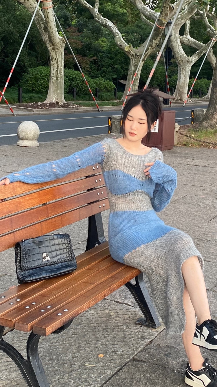 Running💕-浙江省·杭州市·滨江区--我是一名带货主播,我会拍摄p图剪视频,平时有空也会外拍,我身高160,体重86斤
