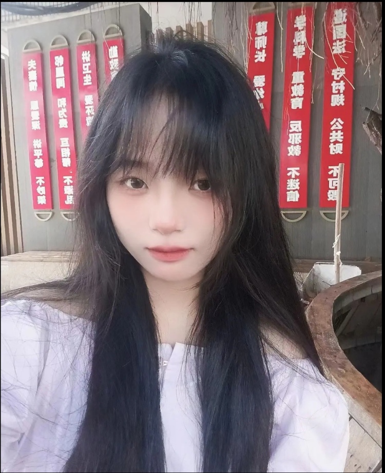 @美女会很烦.-海南省·海口市·秀英区-抖音-可接衣服,鞋子,裙子,首饰,发饰,包包, 身高157cm 体重86 平常喜欢拍拍照 剪辑视频