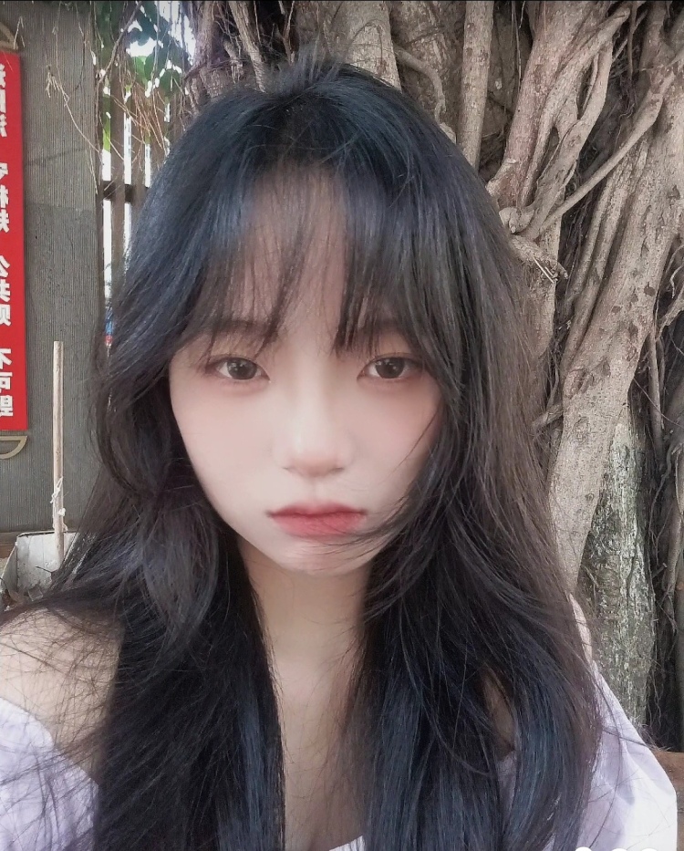 @美女会很烦.-海南省·海口市·秀英区-抖音-可接衣服,鞋子,裙子,首饰,发饰,包包, 身高157cm 体重86 平常喜欢拍拍照 剪辑视频