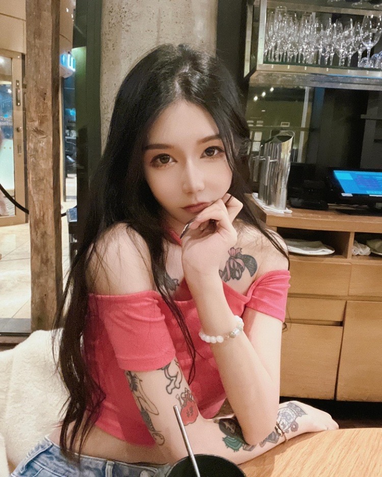一个小朋友-广东省·珠海市·香洲区-抖音-接寄拍,163/ 88斤。女装,饰品,鞋包等,大尺度勿扰。室内外拍都可以。
接xhs探店,好物种草。有纹身,介意勿扰。