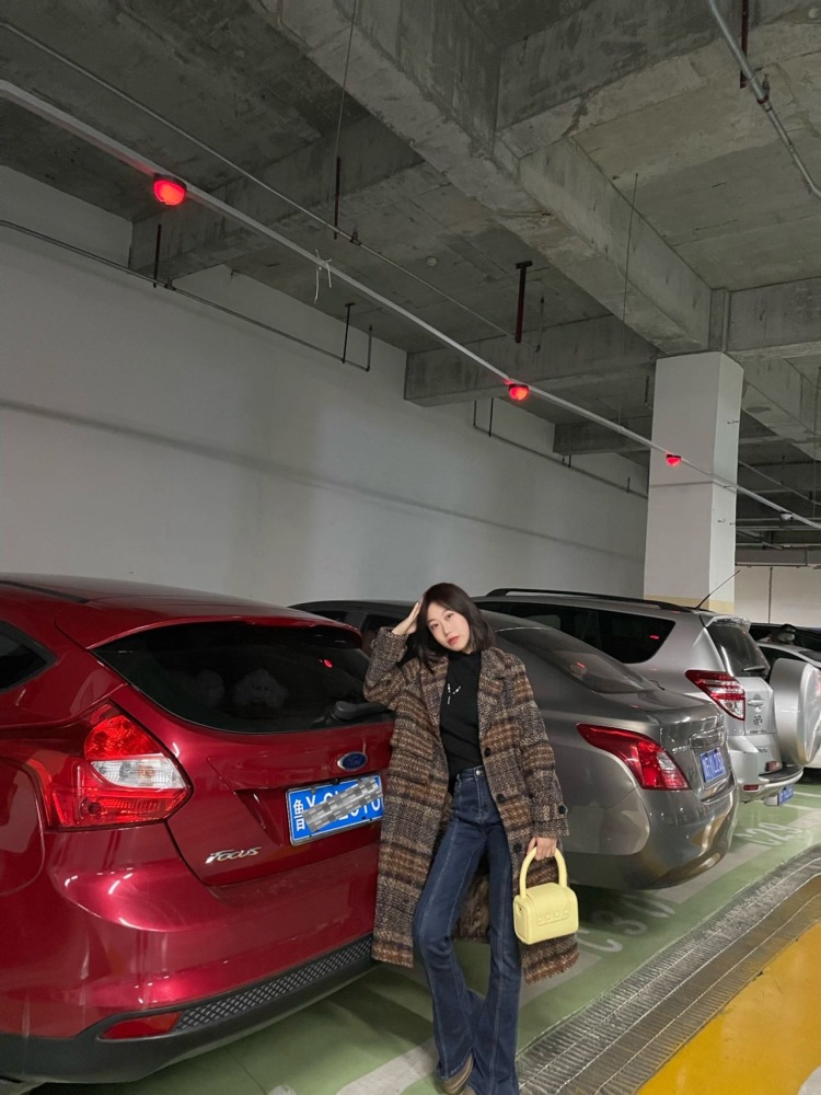 Camellia-山东省·烟台市·海阳市-婧婧睡不醒-大家好我是素人婧婧
会穿搭可接寄拍 身高162体重50可以按照老板要求拍图 价格可谈