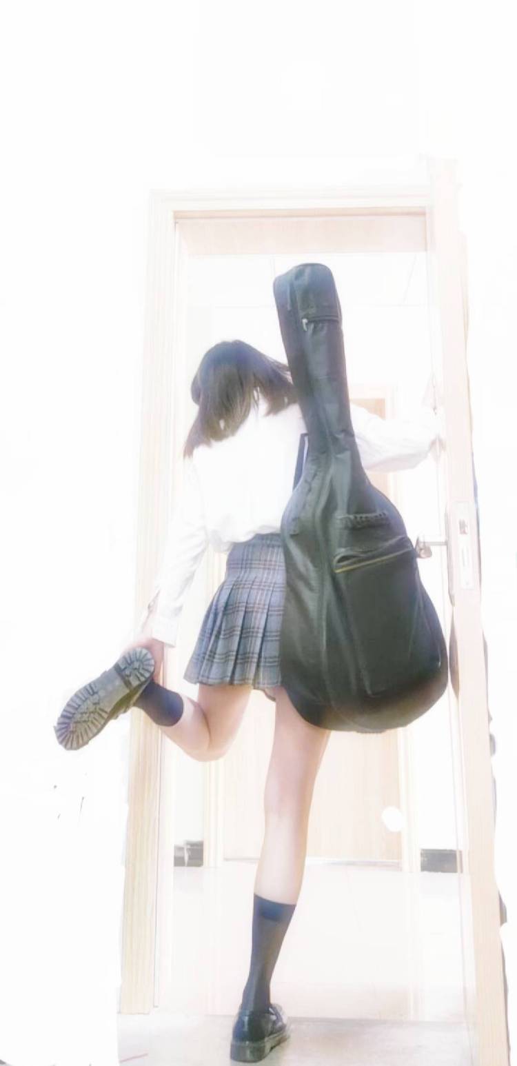 白白-四川省·绵阳市·游仙区--学生一枚 喜欢滑板 书法生 兼职接单 多校园运动风 宽松风格 小清晰~