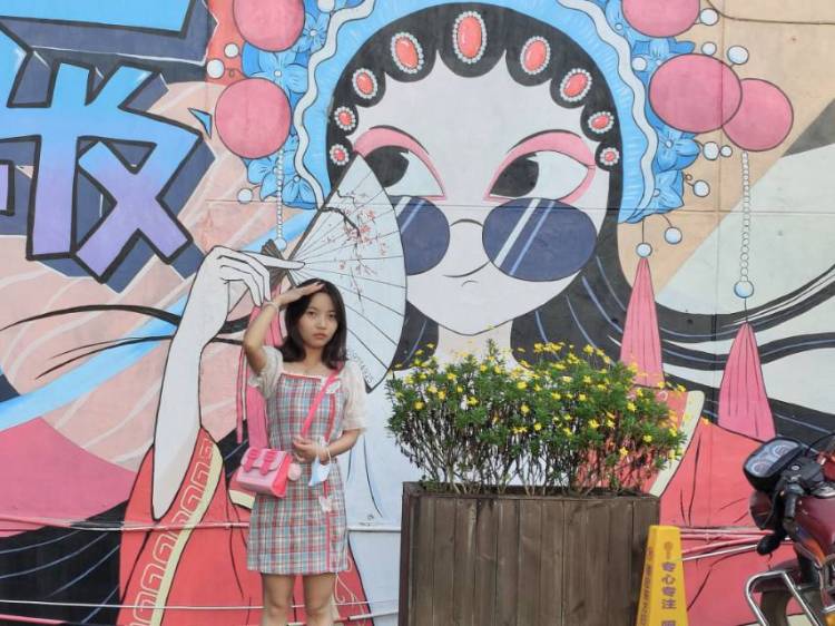 Autism.-云南省·德宏傣族景颇族自治州·芒市-抖音，某红薯，快手-04年在校大学生，会穿搭，能驾驭多种风格，爱拍照，喜欢记录生活，分享生活