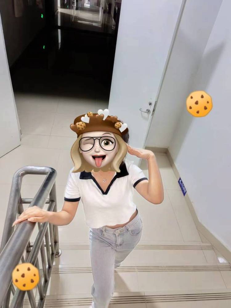 Autism.-云南省·德宏傣族景颇族自治州·芒市-抖音，某红薯，快手-04年在校大学生，会穿搭，能驾驭多种风格，爱拍照，喜欢记录生活，分享生活