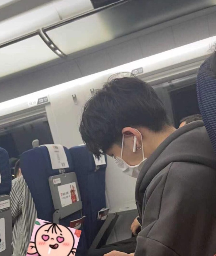 睡醒了还想睡-河南省·郑州市·金水区-抖音快手-卖家秀 商品寄拍 淘宝拼多多会穿搭 身高182 体重125 可自p图 价格可商议