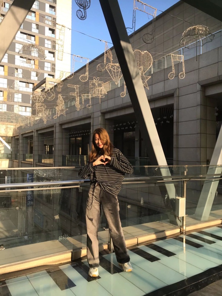 兜兜里没糖糖-广东省·深圳市·龙华区--苹果13出图,可接淘宝,拼多多,京东,拍单出图快。各种风格,商家来聊,一件40一套60
