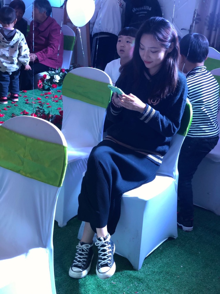 舟舟-河南省·商丘市·柘城县--20年毕业生,在学校参加了各种礼仪队活动,山西联盟模特大赛。自身气质这一点还是有的,目前职业是小学老师,闲余时间比较多,所以欢迎各位商家寄拍~本人做事很认真。