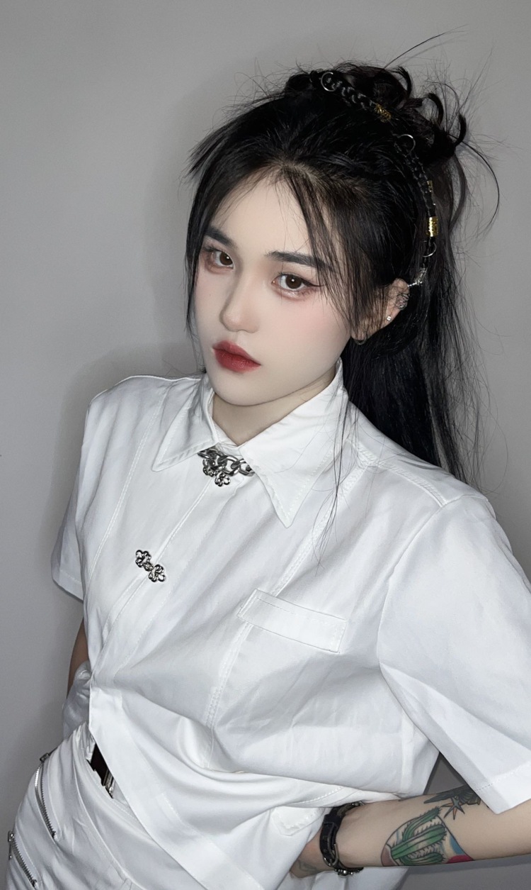 🌖🌗🌘🌑-湖南省·湘西土家族苗族自治州·吉首市--会修图,基本都能拍,很白,特别瘦,可以长期合作,有大把时间可以花在我工作的上面