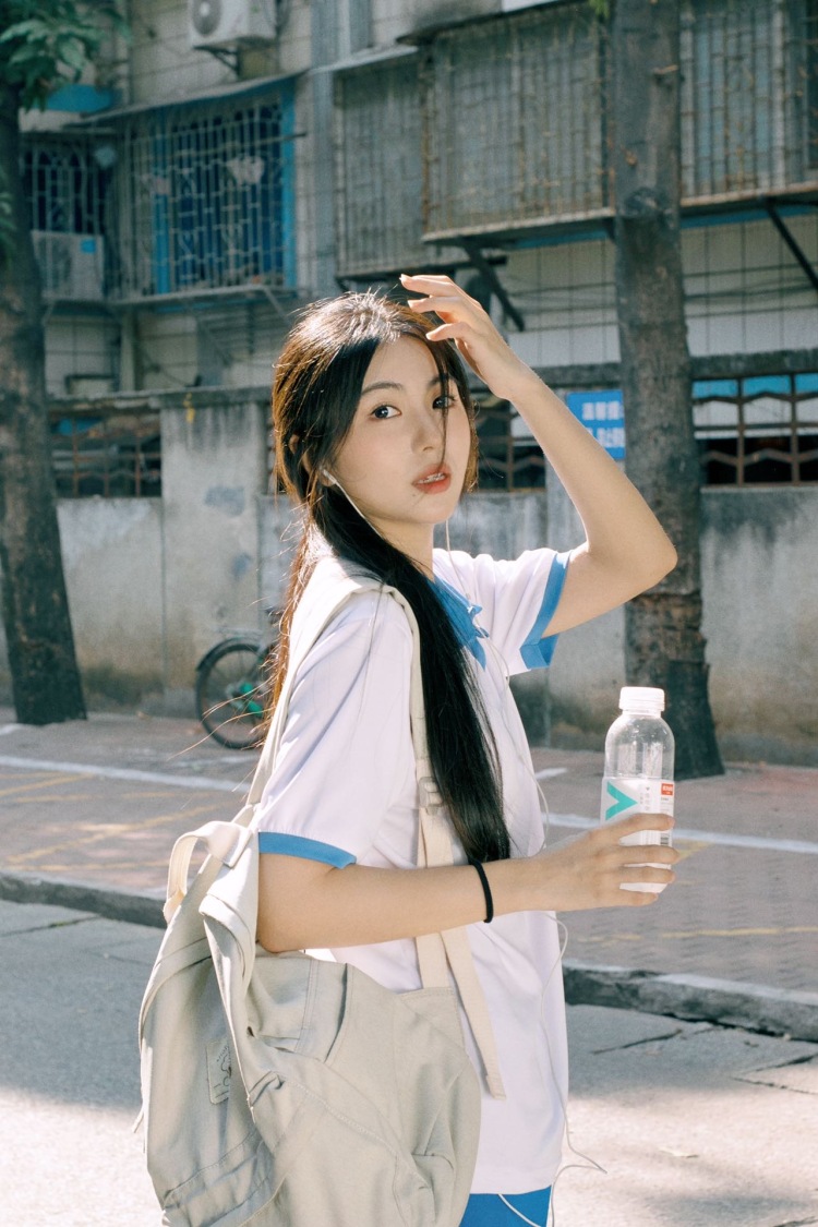 🦄 二踢脚-广西壮族自治区·南宁市·青秀区-抖音-本人身高164 体重93 风格多样 做事认真 诚信接拍 好说话 🉑️长期合作
可接:买家秀、种草带货、直播带货、短视频芾货 私域流量推广、店铺代播、短视频vlog创作、产品测评、免费试用、探店打卡