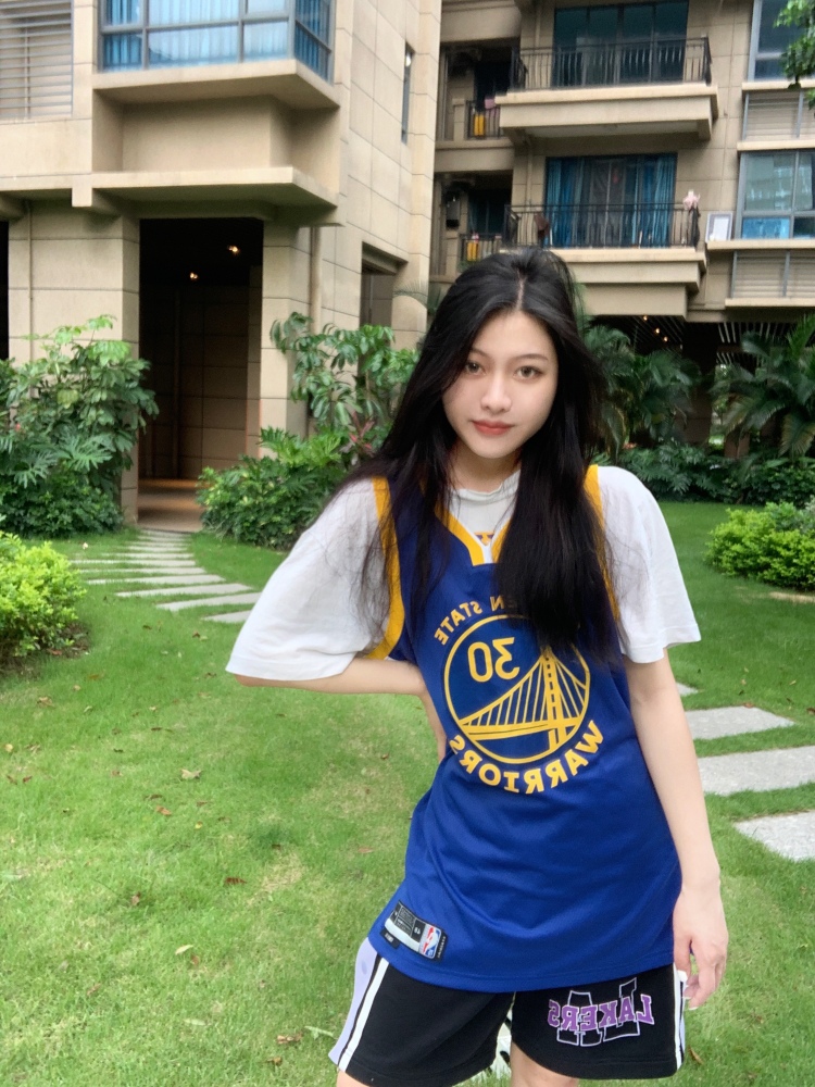 JiangJnY.-广东省·广州市·番禺区-某红薯 抖音-年龄18 身高165 体重47kg 短视频创作 走秀 买家秀 卖家秀 平面模特 目前是在校大学生 可拍穿搭 护肤品化妆品衣服鞋子包包发饰首饰 目前与淘宝合作耳饰卖家秀有丰富经验