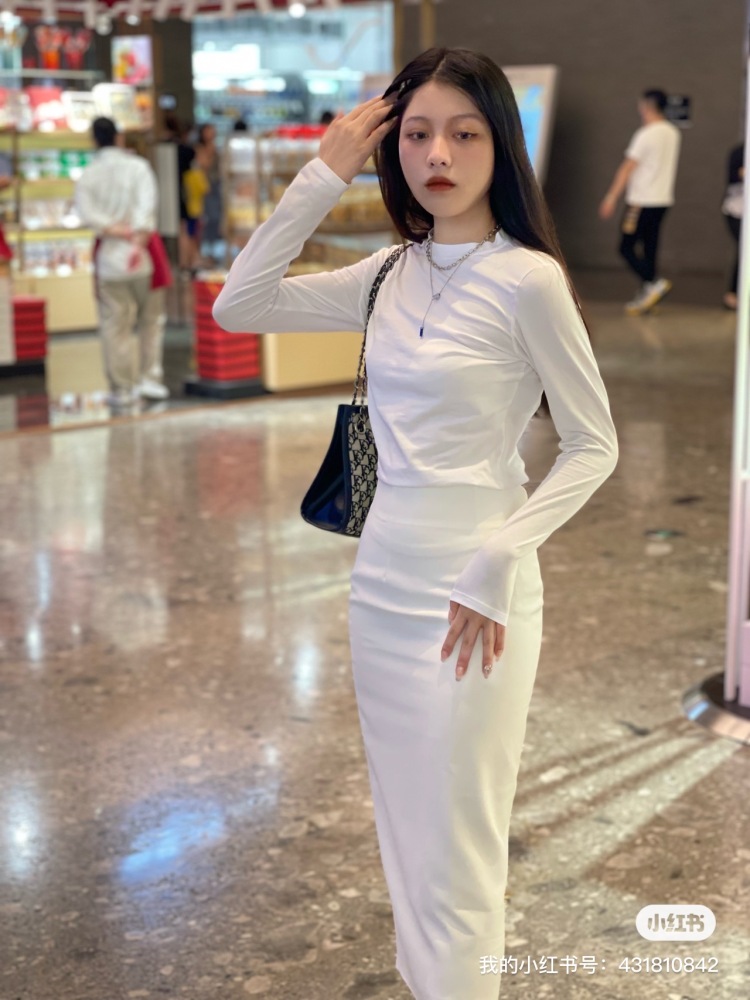 JiangJnY.-广东省·广州市·番禺区-某红薯 抖音-年龄18 身高165 体重47kg 短视频创作 走秀 买家秀 卖家秀 平面模特 目前是在校大学生 可拍穿搭 护肤品化妆品衣服鞋子包包发饰首饰 目前与淘宝合作耳饰卖家秀有丰富经验