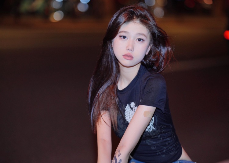 花奏夜-广东省·广州市·海珠区-抖音 快手-拍照 各种摄影 之前做过平面模特暑假寒假 各种摄影 喜欢穿搭 喜欢做寄拍 找我寄拍准没错!