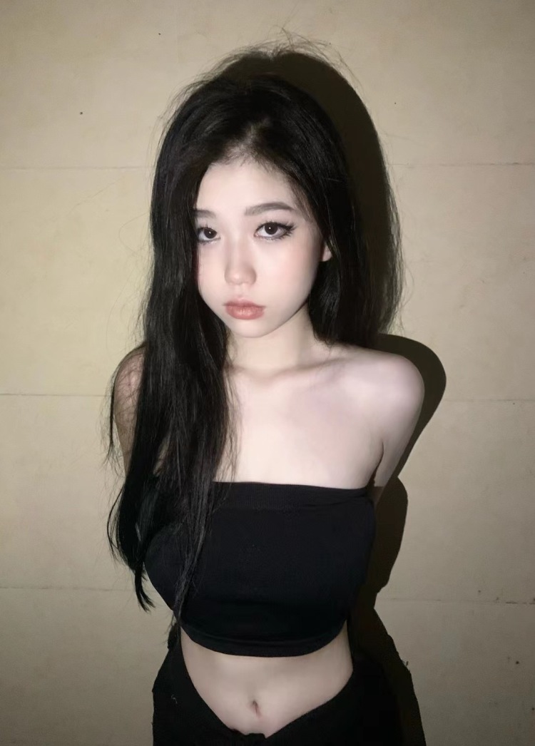 花奏夜-广东省·广州市·海珠区-抖音 快手-拍照 各种摄影 之前做过平面模特暑假寒假 各种摄影 喜欢穿搭 喜欢做寄拍 找我寄拍准没错!