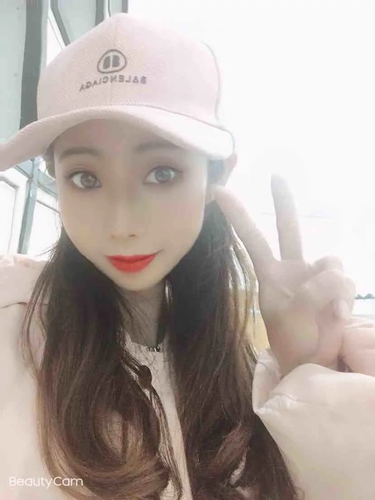 小鱼儿🐠-江西省·九江市·修水县--江西女
身高153cm
体重80cm
职业女主播
喜欢拍照 P图
能进最大的努力把接单作品完成的更加完美